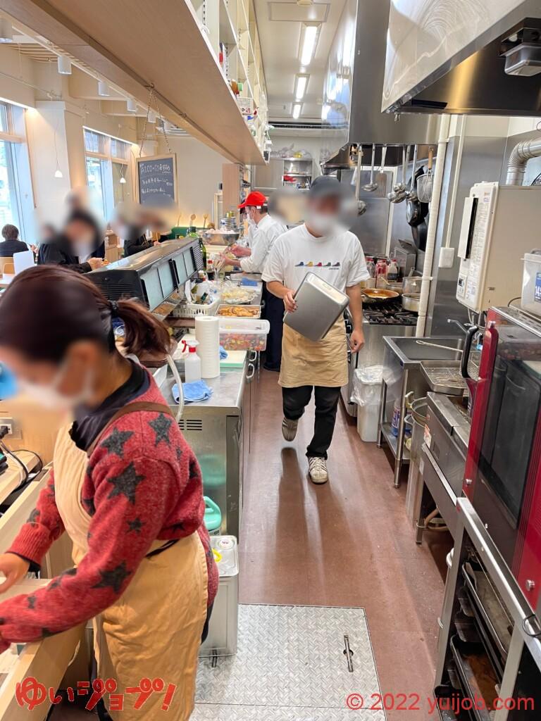 あいこ 厨房の様子